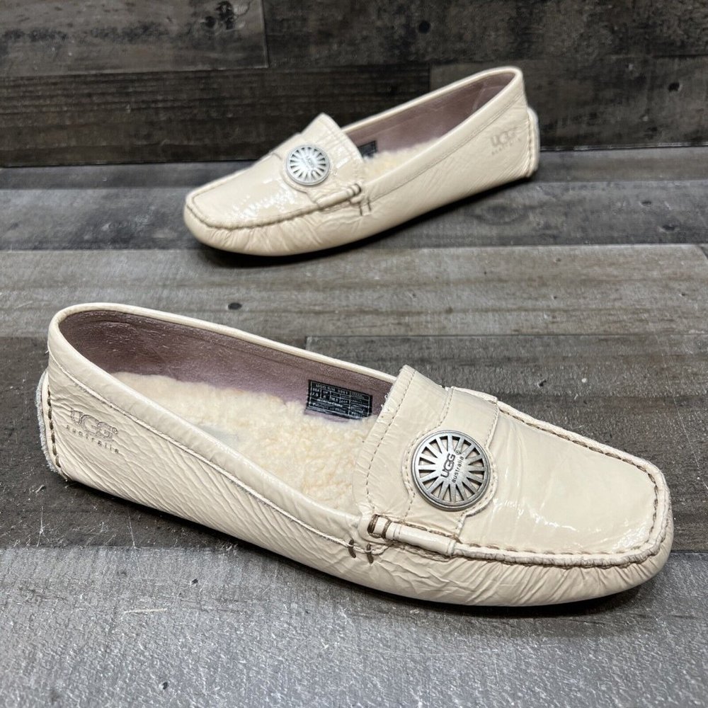Ugg Australia 5981 Beige Patent Leather Fur Loafers Flats Size 7.5